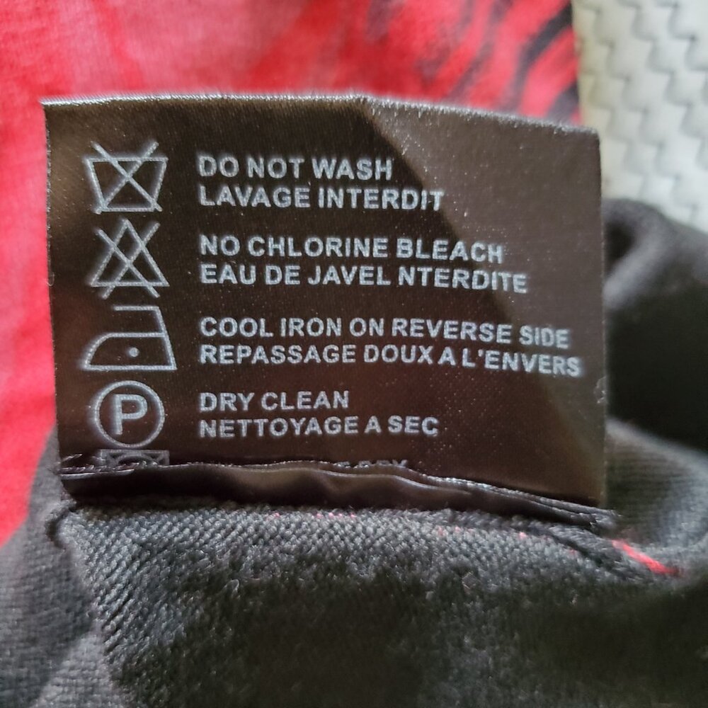 Ed Hardy V-neck t-shirt - Picture 10 of 11